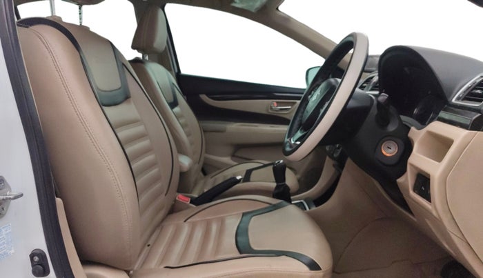 2016 Maruti Ciaz VXI+, Petrol, Manual, 84,661 km, Right Side Front Door Cabin