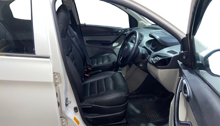 2018 Tata Tiago XT PETROL, Petrol, Manual, 76,449 km, Right Side Front Door Cabin