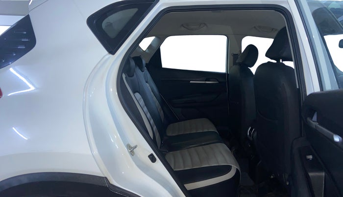 2022 KIA SONET HTX PLUS 1.5, Diesel, Manual, 36,812 km, Right Side Rear Door Cabin