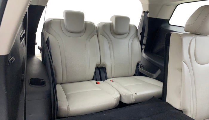 2021 Mahindra XUV700 AX 7 LUXURY P AT 7 STR, Petrol, Automatic, 73,781 km, Third Seat Row ( optional )