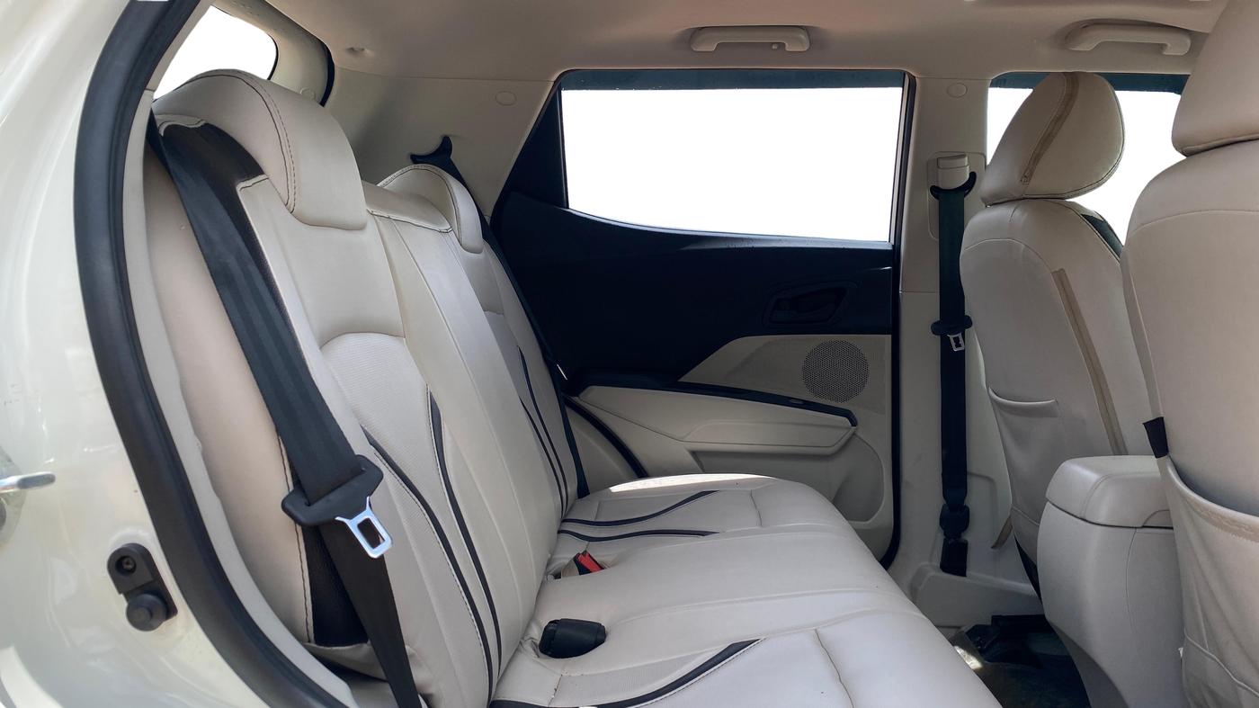 2023 Mahindra XUV300 W6 1.5 Sunroof Diesel, Diesel, Manual, 65,832 km, Right Side Rear Door Cabin