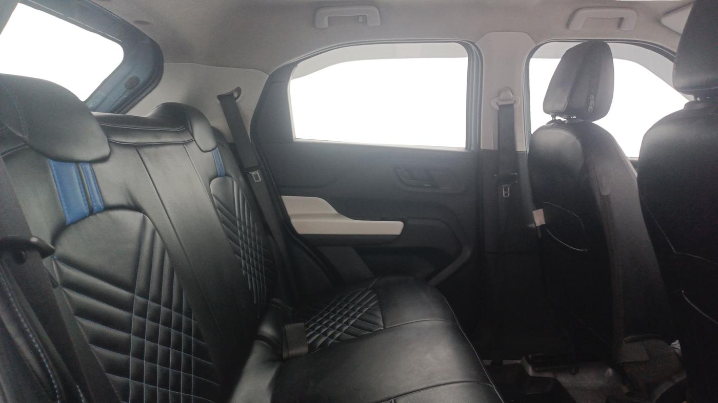 2022 Tata PUNCH ACCOMPLISHED MT, Petrol, Manual, 87,278 km, Right Side Rear Door Cabin