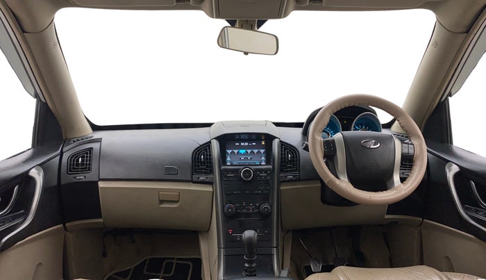 2015 Mahindra XUV500 W8, Diesel, Manual, 1,05,261 km, Dashboard