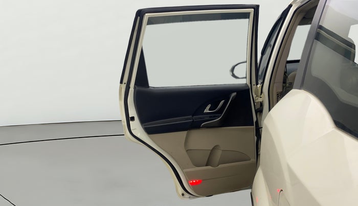 2017 Mahindra XUV500 W10 AT, Diesel, Automatic, 76,548 km, LHS Rear Door