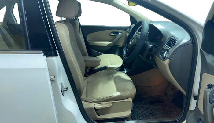 2017 Volkswagen Vento HIGHLINE 1.5 AT, Diesel, Automatic, 1,88,179 km, Right Side Front Door Cabin