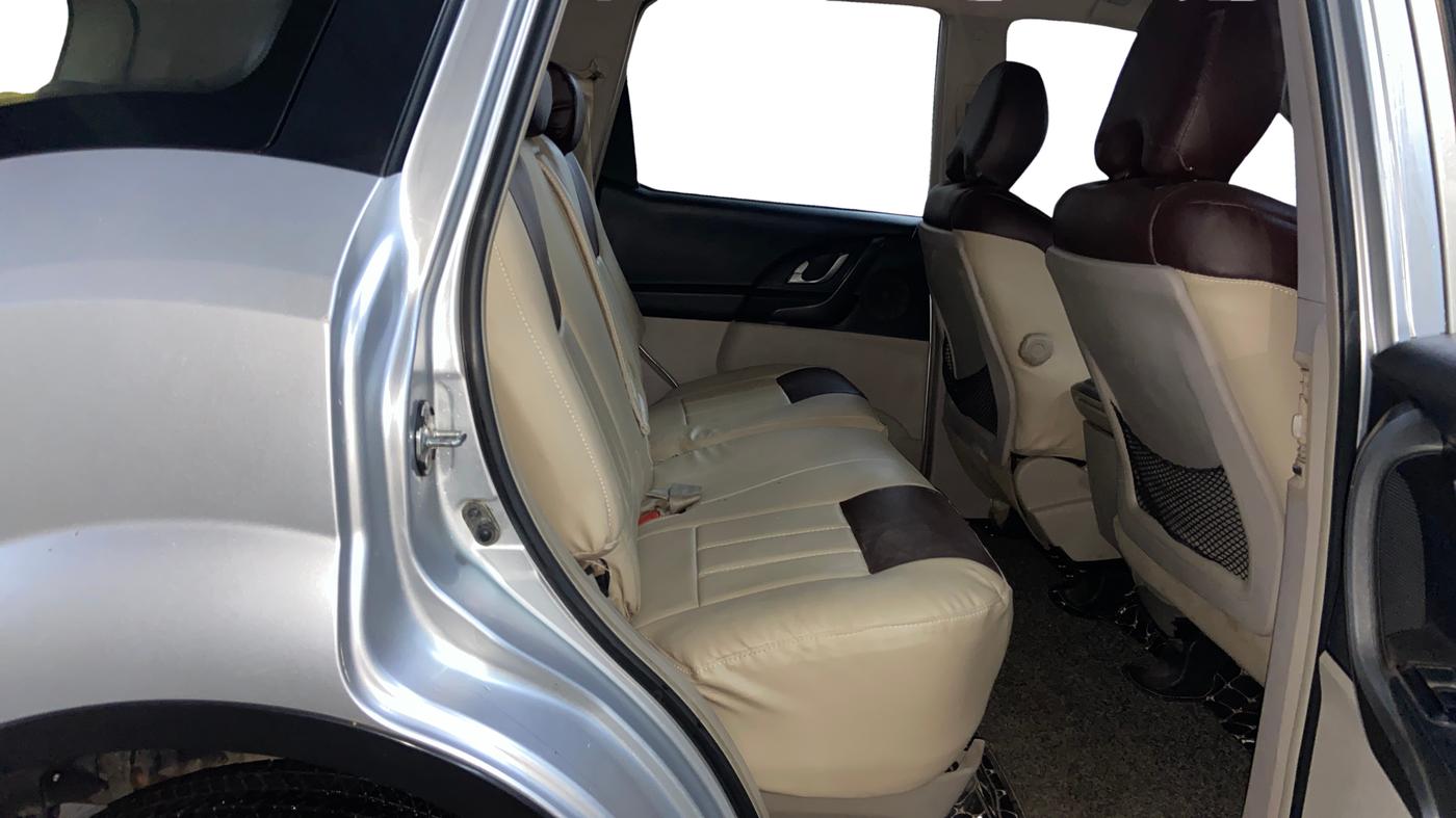 2017 Mahindra XUV500 W6, Diesel, Manual, 94,939 km, Right Side Rear Door Cabin