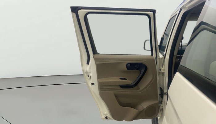 2017 Mahindra TUV300 T6 PLUS, Diesel, Manual, 30,609 km, LHS Rear Door