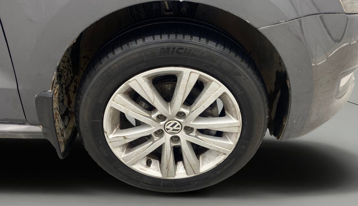 2014 Volkswagen Polo HIGHLINE1.2L, Petrol, Manual, 49,935 km, Right Front Wheel