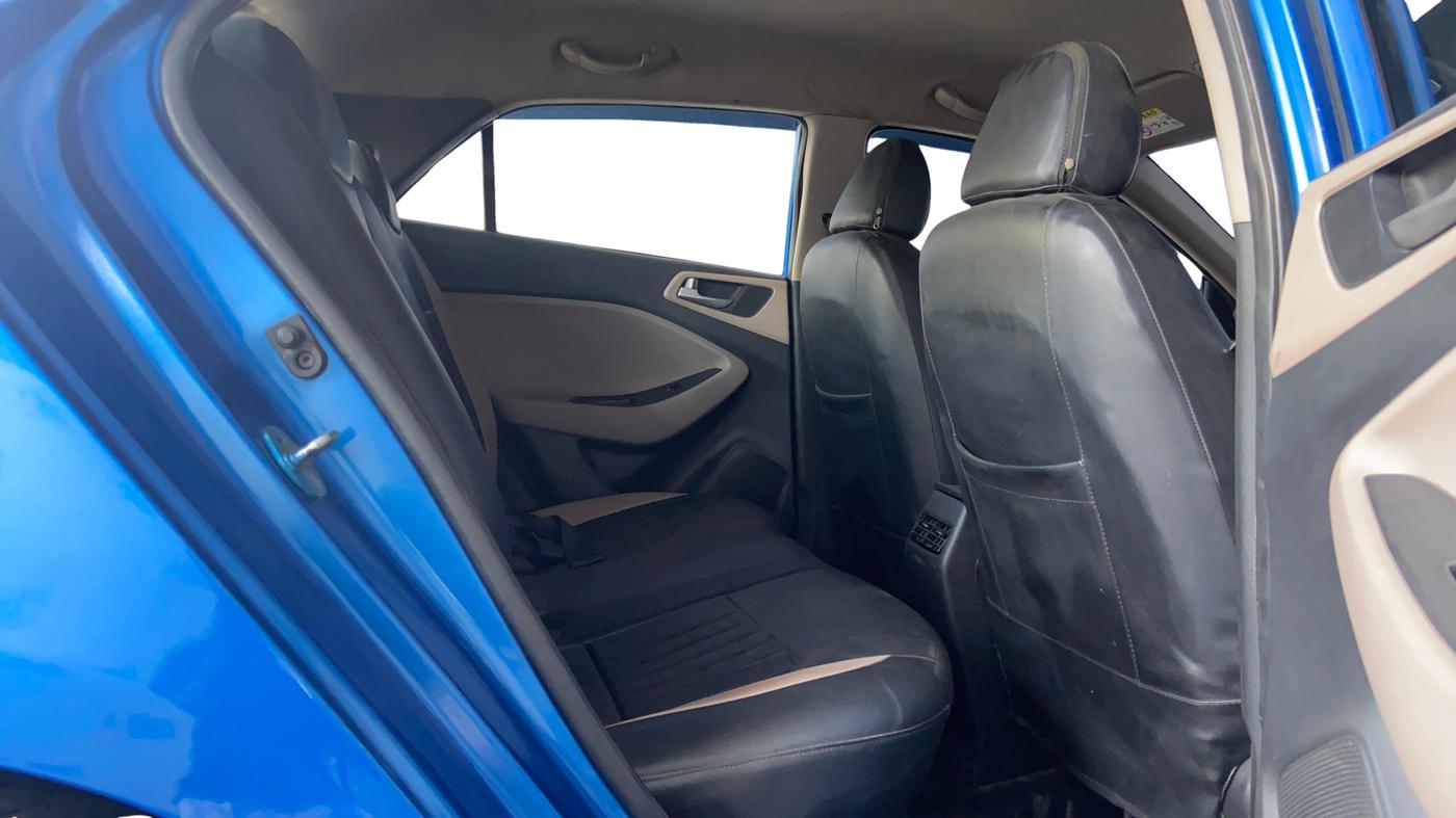 2019 Hyundai Elite i20 SPORTZ PLUS 1.2, Petrol, Manual, 72,419 km, Right Side Rear Door Cabin