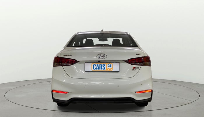 2018 Hyundai Verna 1.6 CRDI SX, Diesel, Manual, 1,20,885 km, Back/Rear