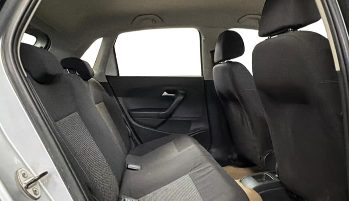 2015 Volkswagen Polo COMFORTLINE 1.2L, Petrol, Manual, 28,996 km, Right Side Rear Door Cabin