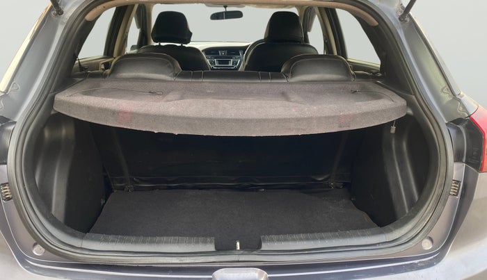 2017 Hyundai Elite i20 SPORTZ 1.2, Petrol, Manual, 83,911 km, Boot Open Zoomed View