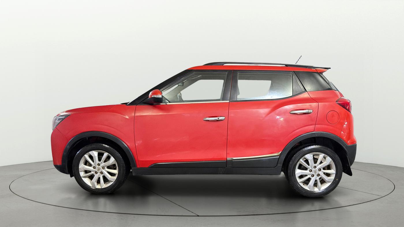 2019 Mahindra XUV300 W8 1.2 PETROL, Petrol, Manual, 1,06,801 km, Left Side