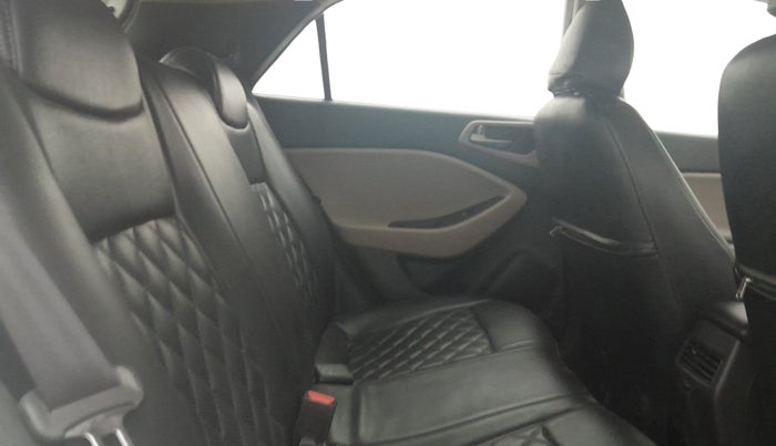 2015 Hyundai Elite i20 SPORTZ 1.2 (O), Petrol, Manual, 99,365 km, Right Side Rear Door Cabin