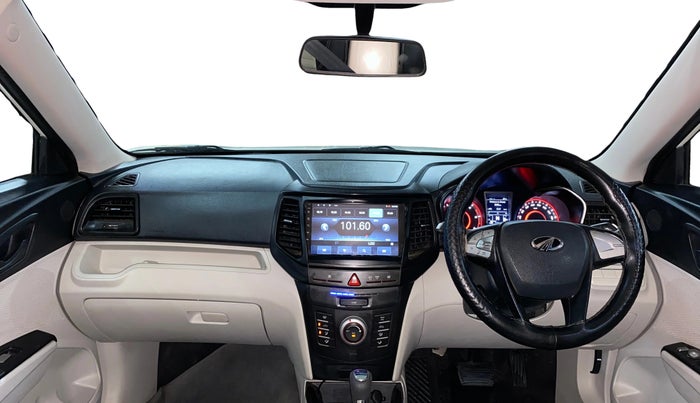 2022 Mahindra XUV300 W6 1.5 DIESEL AMT, Diesel, Automatic, 24,304 km, Dashboard