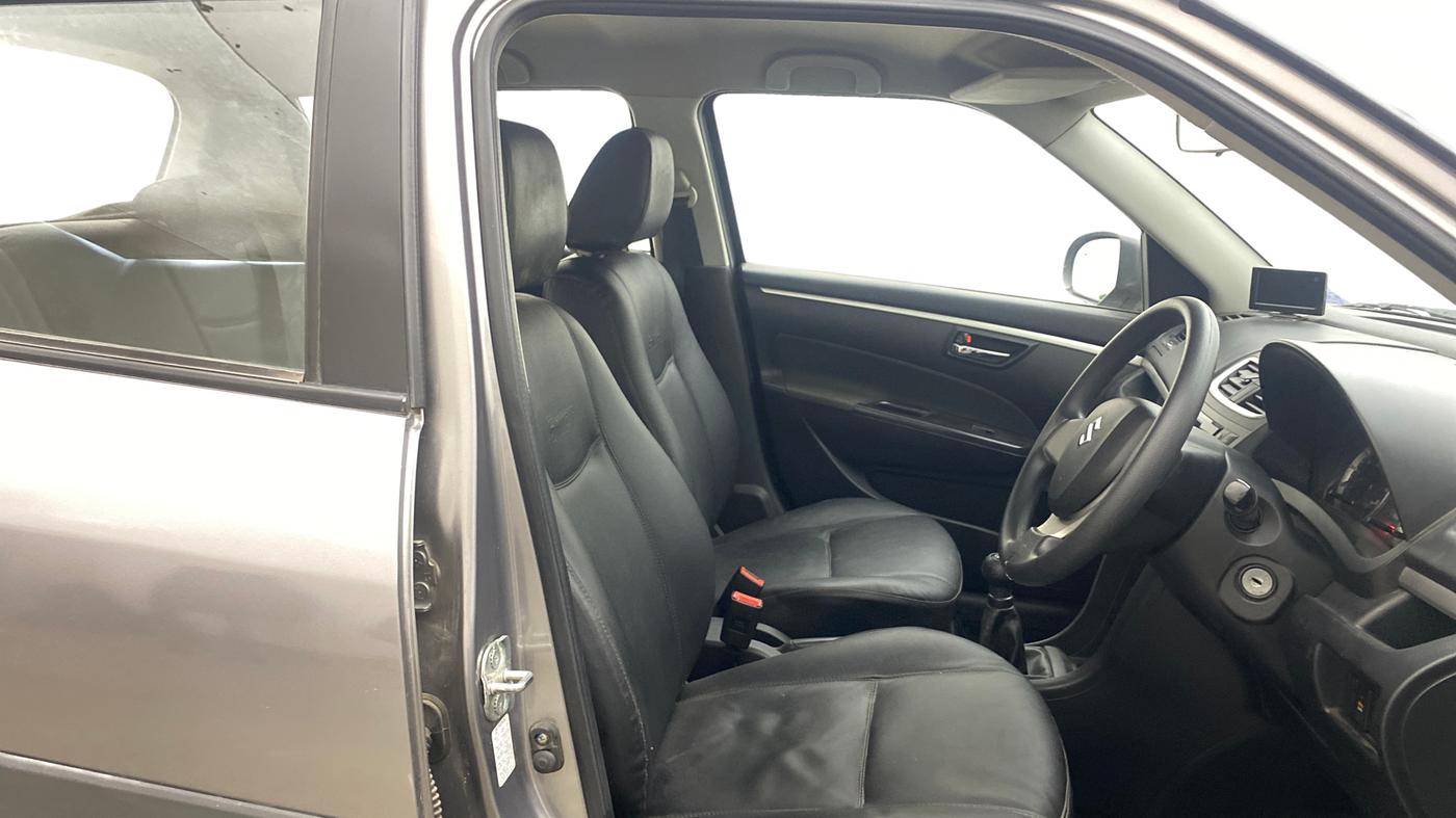2014 Maruti Swift VXI, Petrol, Manual, 34,531 km, Right Side Front Door Cabin