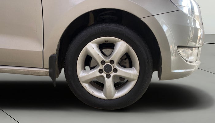 2014 Skoda Rapid 1.6 MPI AMBITION PLUS AT, Petrol, Automatic, 62,605 km, Right Front Wheel