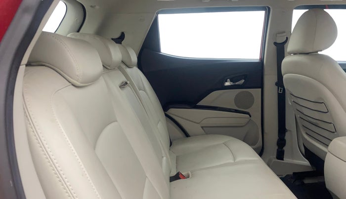 2023 Mahindra XUV300 W8 (O) 1.2 PETROL AMT, Petrol, Automatic, 18,366 km, Right Side Rear Door Cabin