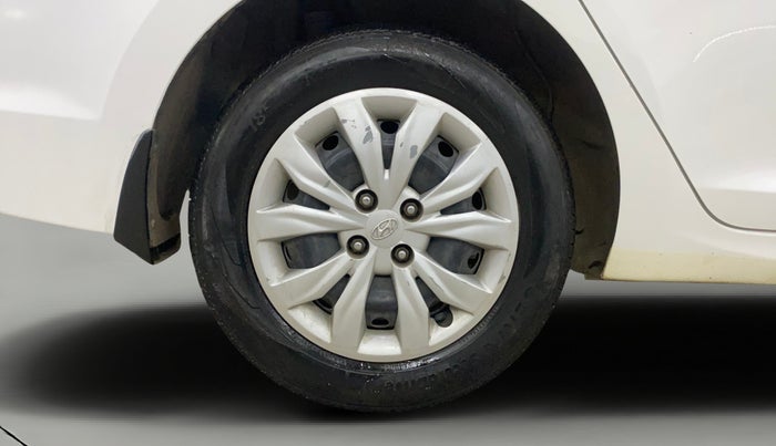 2018 Hyundai Verna 1.4 E PETROL, Petrol, Manual, 75,307 km, Right Rear Wheel