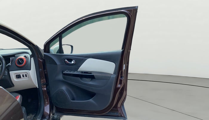 2018 Renault Captur RXT PETROL, Petrol, Manual, 1,45,141 km, RHS Front Door