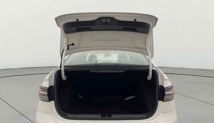 2022 Volkswagen VIRTUS HIGHLINE TSI 1.0 AT, Petrol, Automatic, 65,564 km, Boot Door Open