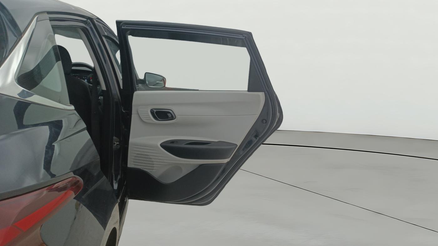 2024 Hyundai NEW I20 Sportz (O) 1.2 IVT, Petrol, Automatic, 9,611 km, RHS Rear Door