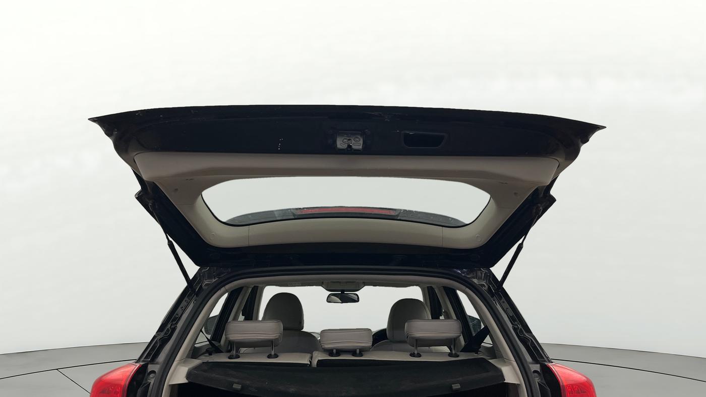 2020 Mahindra XUV300 W8 1.2 PETROL, Petrol, Manual, 79,309 km, Boot Door Open