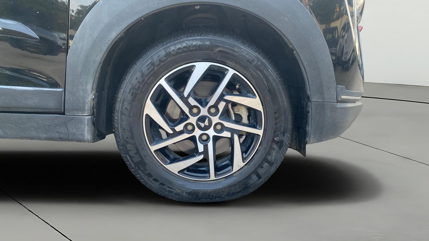 2024 Mahindra XUV 3XO AX5L 1.2 TGDi, Petrol, Manual, 32,116 km, Right Front Wheel