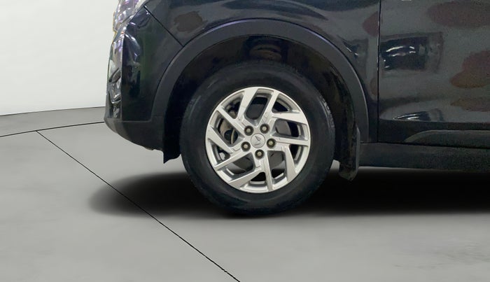 2023 Mahindra XUV300 W8 1.2 PETROL, Petrol, Manual, 51,621 km, Left Front Wheel