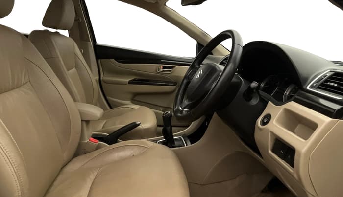 2015 Maruti Ciaz ZXI+, Petrol, Manual, 49,466 km, Right Side Front Door Cabin