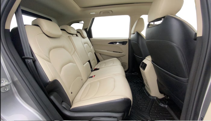 2021 MG HECTOR SHARP 1.5 PETROL CVT, Petrol, Automatic, 63,535 km, Right Side Rear Door Cabin