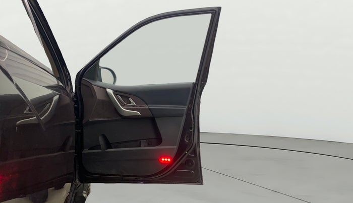 2014 Mahindra XUV500 W8, Diesel, Manual, 83,252 km, RHS Front Door