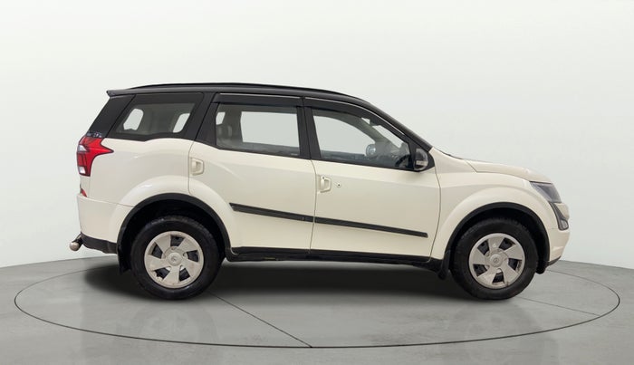 2019 Mahindra XUV500 W7, Diesel, Manual, 83,915 km, Right Side View