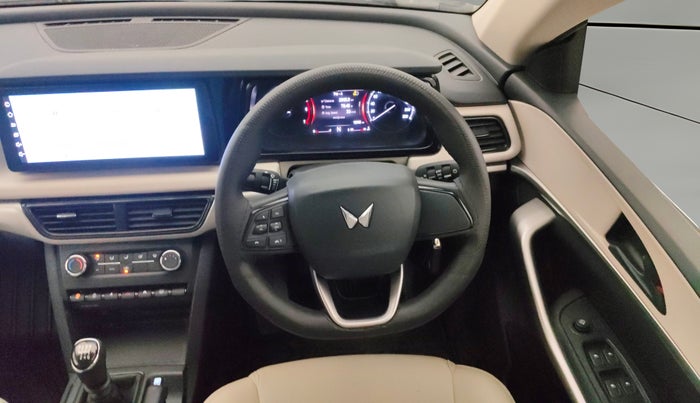 2022 Mahindra XUV700 MX P MT 5 STR, Petrol, Manual, 12,995 km, Steering Wheel Close Up