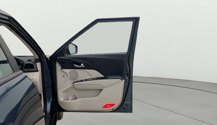 2021 Mahindra XUV300 W8 (O) 1.2 PETROL AMT, Petrol, Automatic, 78,608 km, RHS Front Door