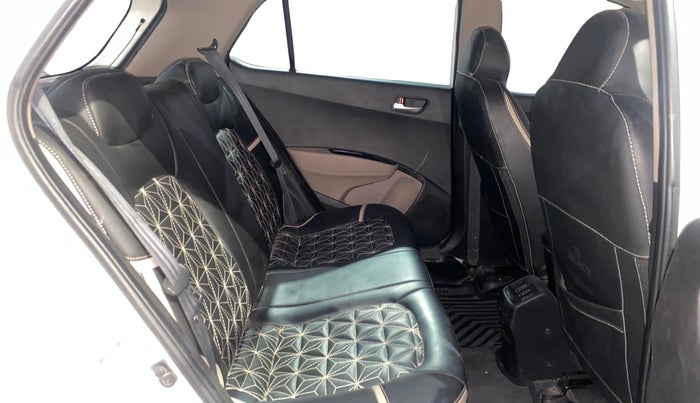 2016 Hyundai Grand i10 SPORTZ 1.2 KAPPA VTVT, Petrol, Manual, 90,804 km, Right Side Rear Door Cabin