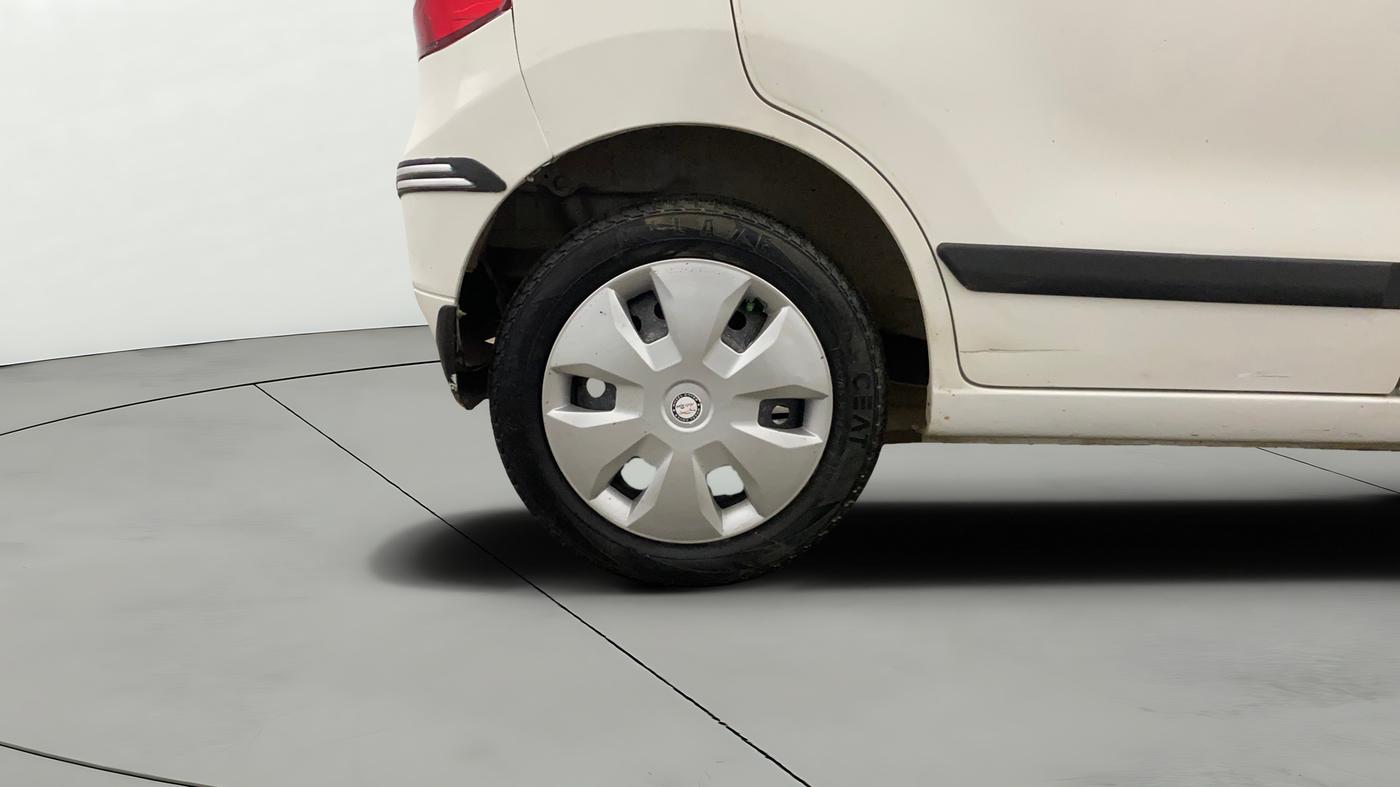 2018 Maruti Wagon R 1.0 VXI AMT, CNG, Automatic, 29,362 km, Right Rear Wheel