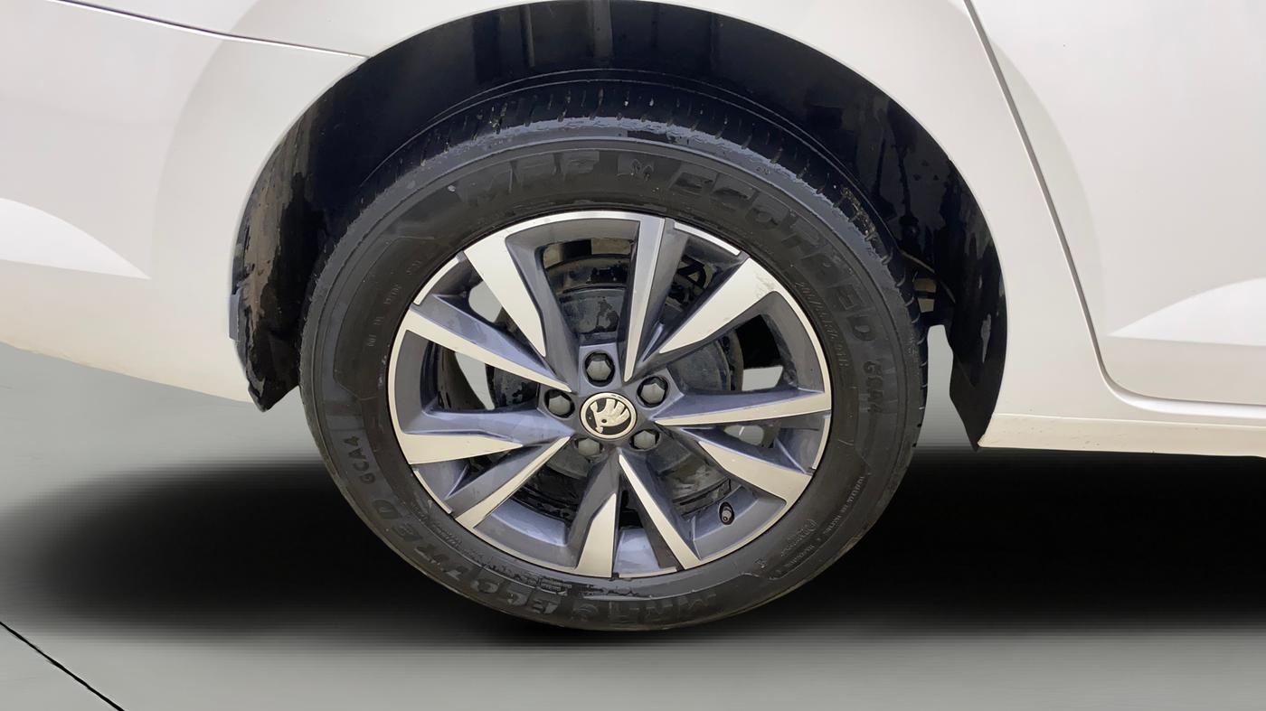 2024 Skoda SLAVIA STYLE 1.0L TSI AT, Petrol, Automatic, 26,163 km, Right Rear Wheel