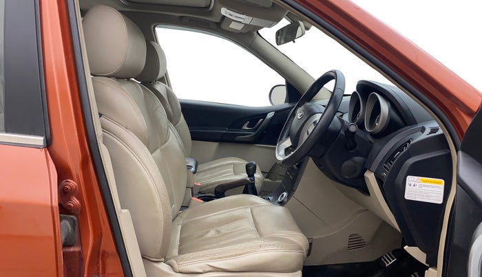 2015 Mahindra XUV500 W10, Diesel, Manual, 95,830 km, Right Side Front Door Cabin