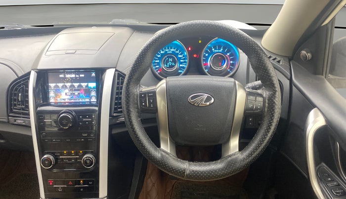 2018 Mahindra XUV500 W11(O), Diesel, Manual, 87,270 km, Steering Wheel Close Up