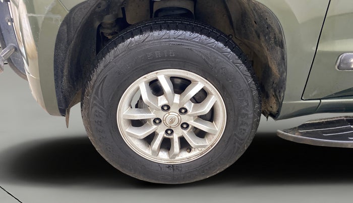 2017 Mahindra TUV300 T8, Diesel, Manual, 75,303 km, Left Front Wheel