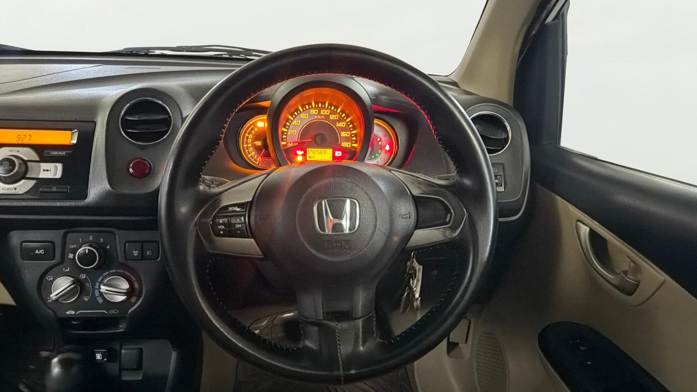 2014 Honda Brio VX AT, CNG, Automatic, 40,556 km, Steering Wheel Close Up