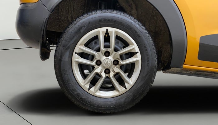 2020 Renault TRIBER RXL MT, Petrol, Manual, 93,801 km, Right Rear Wheel