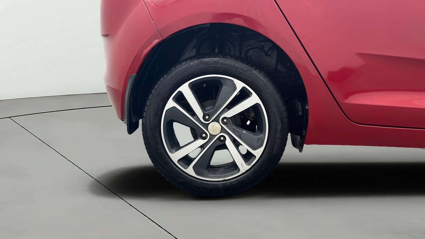 2021 Tata ALTROZ XZ DIESEL, Diesel, Manual, 1,16,263 km, Right Rear Wheel