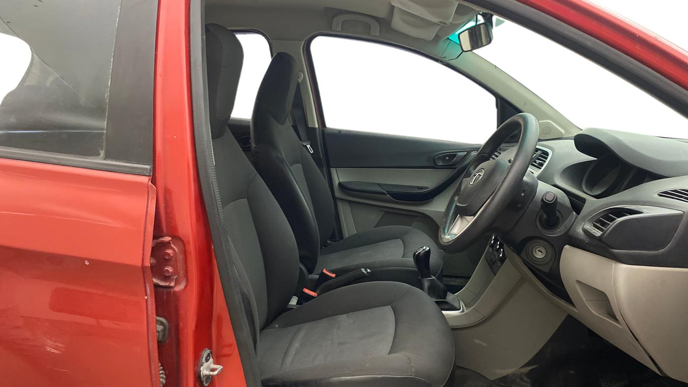 2016 Tata Tiago XM DIESEL, Diesel, Manual, 64,417 km, Right Side Front Door Cabin