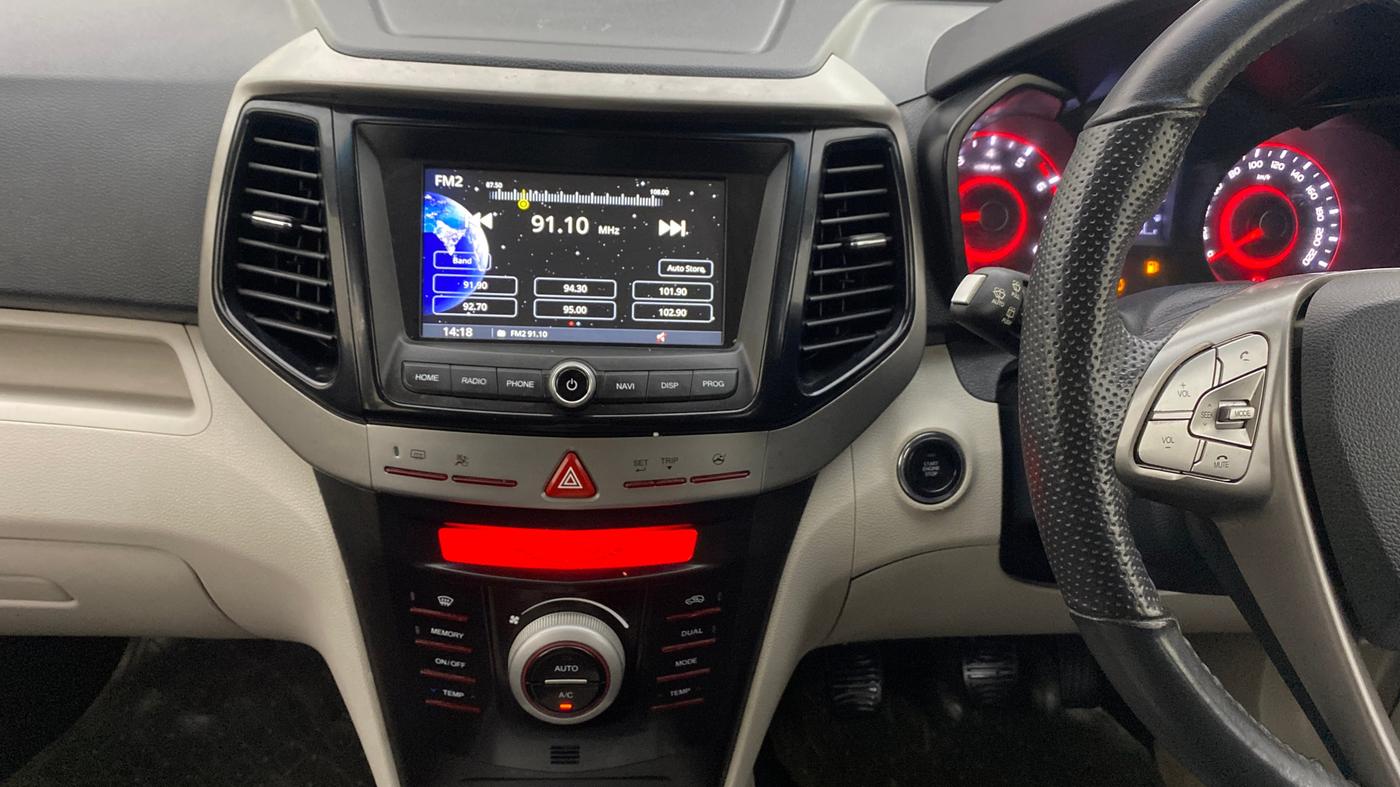 2022 Mahindra XUV300 W8 1.2 PETROL, Petrol, Manual, 62,411 km, Air Conditioner