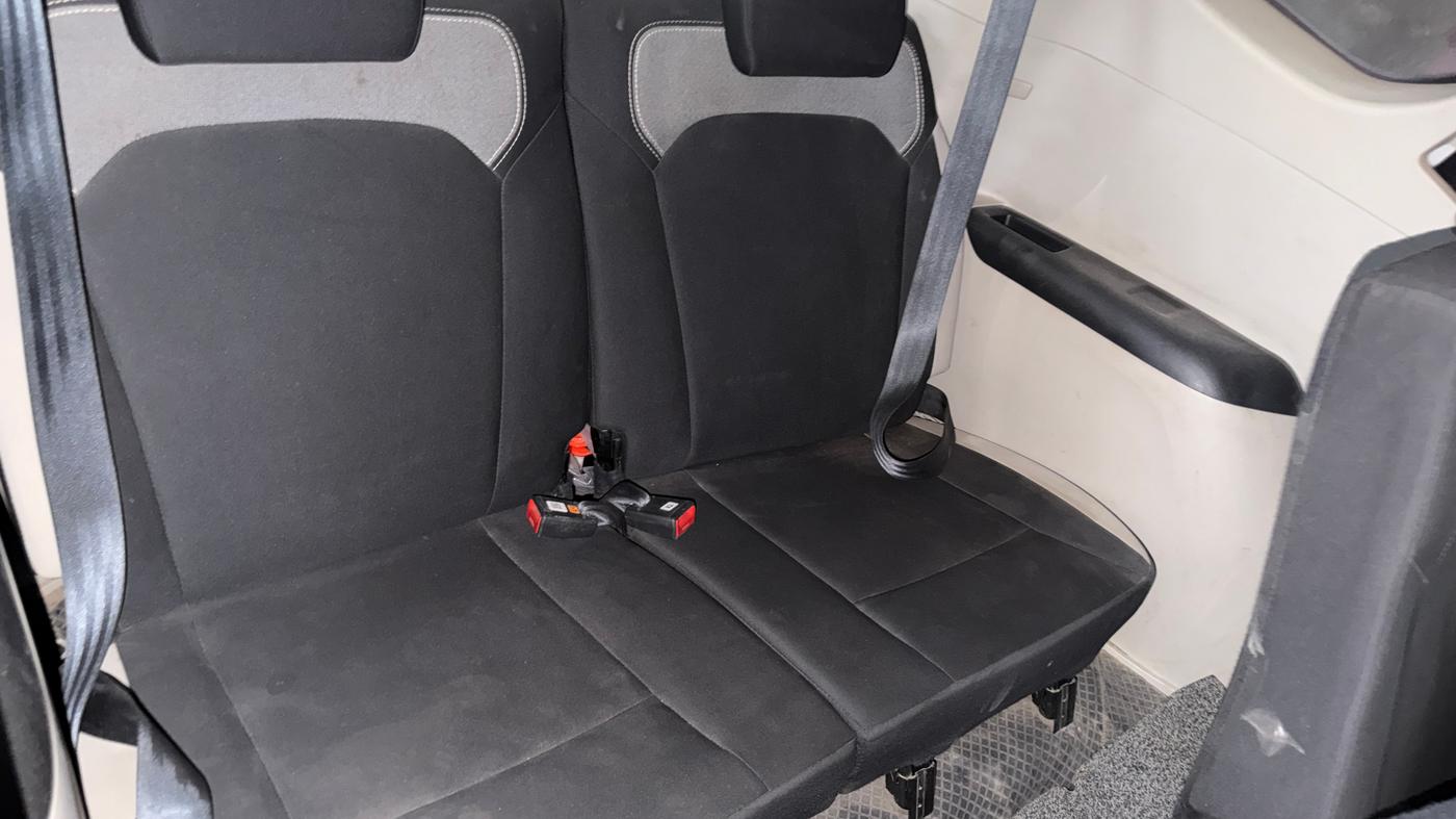 2023 Renault TRIBER RXE MT, Petrol, Manual, 39,754 km, Third Seat Row ( optional )