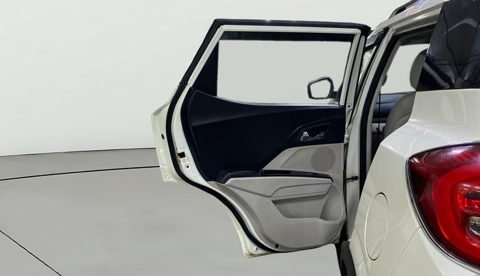 2022 Mahindra XUV300 W8 (O) 1.2 PETROL, Petrol, Manual, 61,570 km, LHS Rear Door