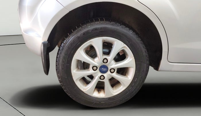 2012 Ford Figo TITANIUM 1.2 PETROL, Petrol, Manual, 1,04,374 km, Right Rear Wheel