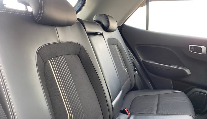 2020 Hyundai VENUE SX 1.0 (O) TURBO, Petrol, Manual, 87,377 km, Right Side Rear Door Cabin